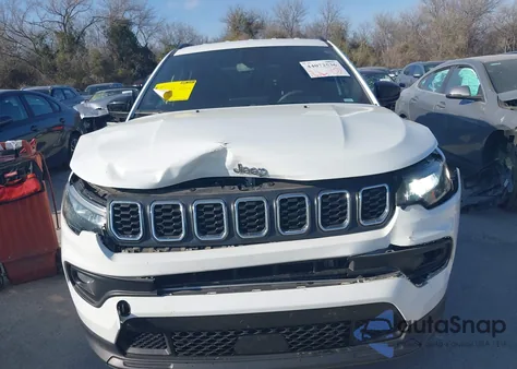 2024 Jeep Compass Latitude 4X4 z USA, uszkodzony, nr VIN 3C4NJDBN8RT109969